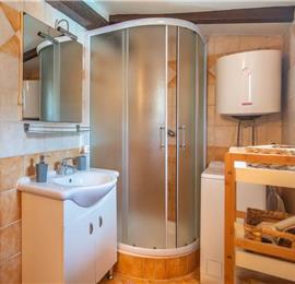 3 bedroom villa with pool near Pula, sleeps 6
